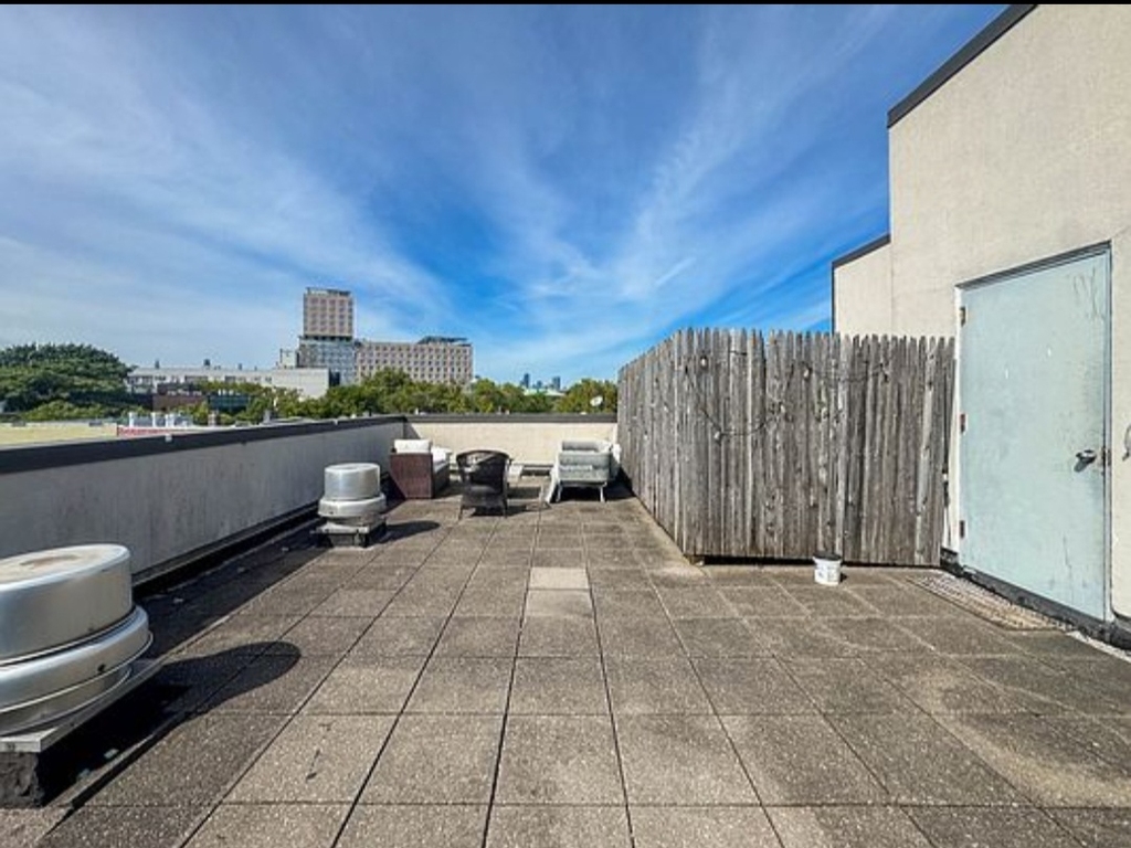 924 Metropolitan Avenue - Photo 17