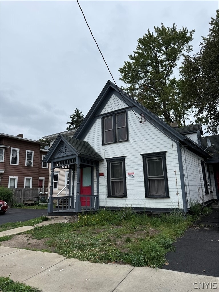 708 E Laurel Street - Photo 0