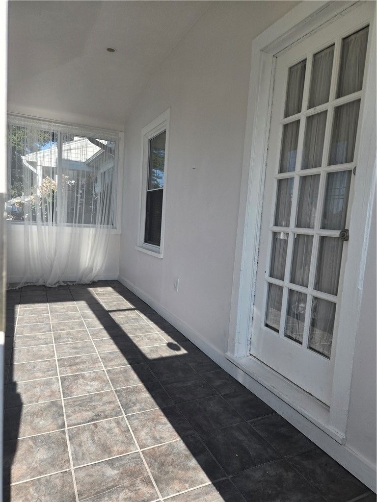 227 W Ivy Street - Photo 1