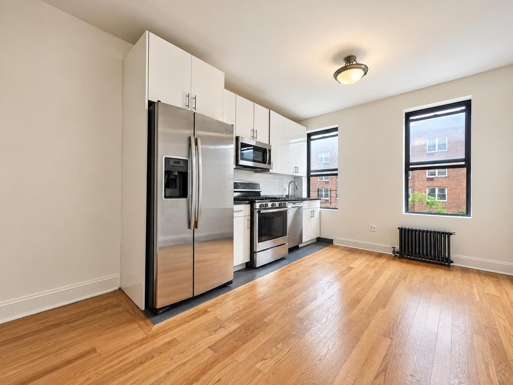 660 Fort Washington Avenue - Photo 2