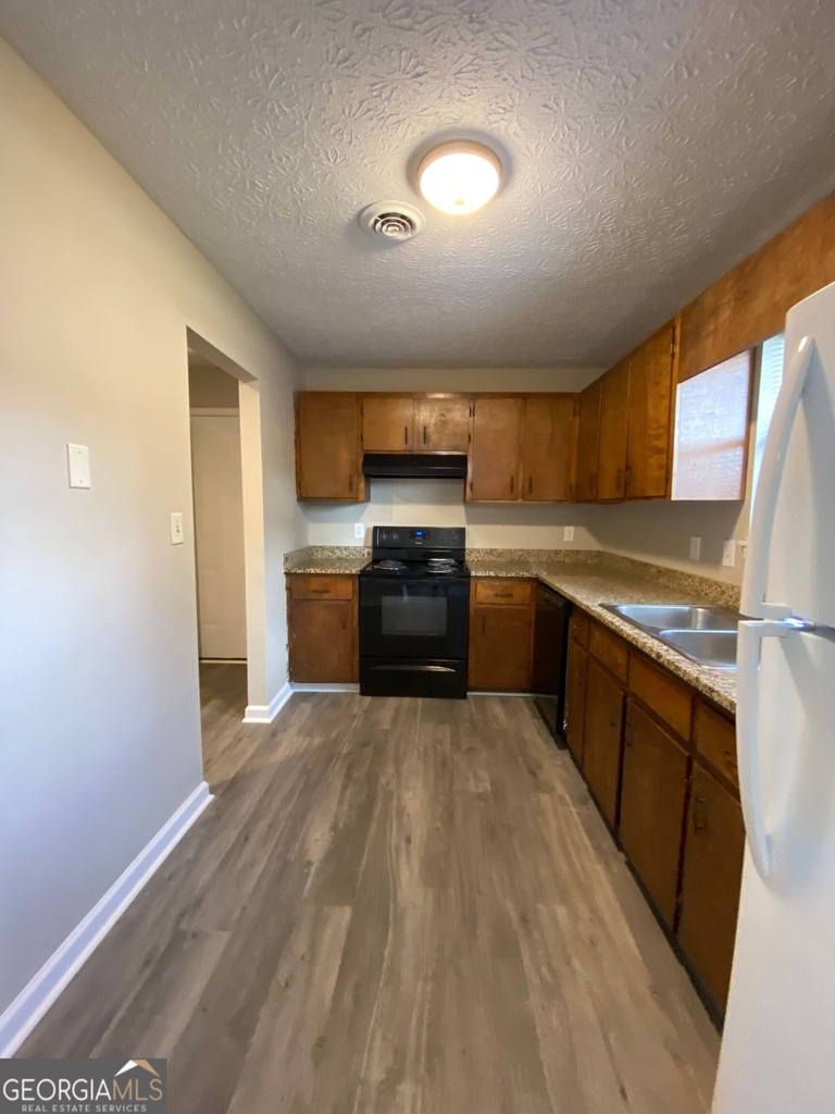 105 Howell Way - Photo 1