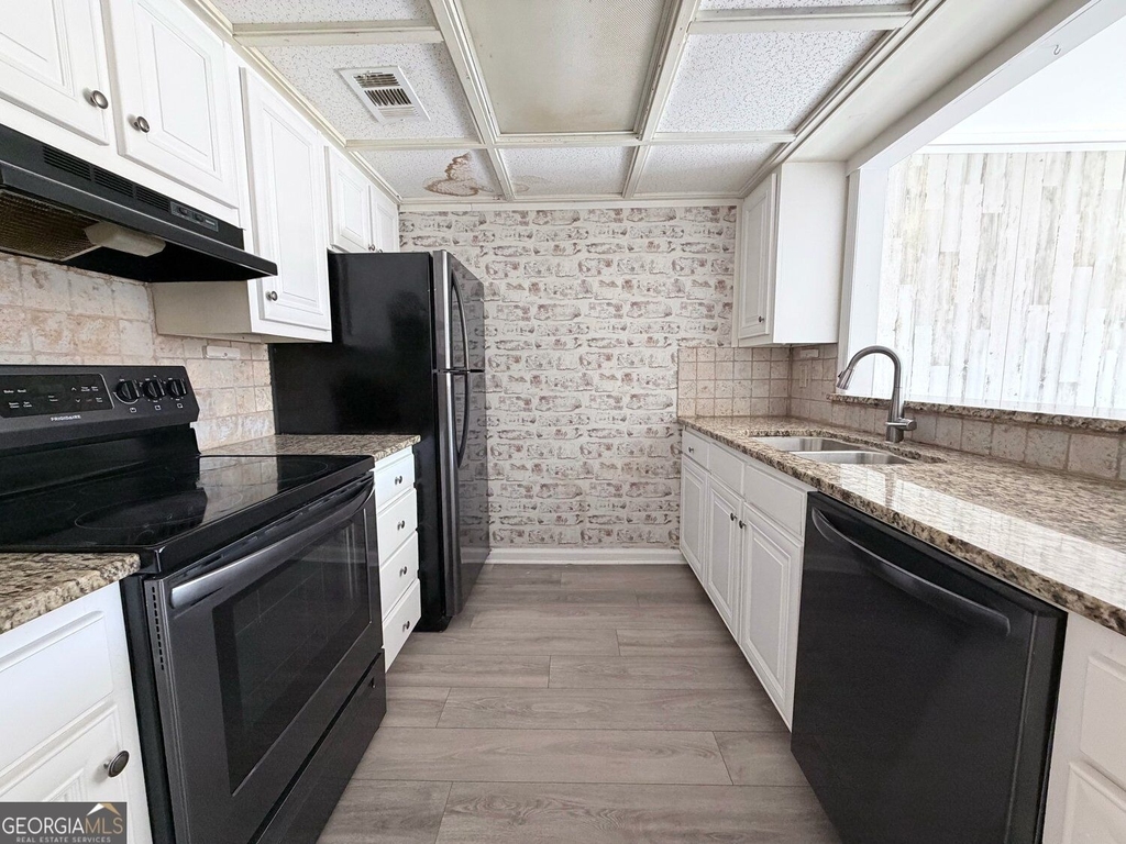 3925 Mountain View Road - Photo 3