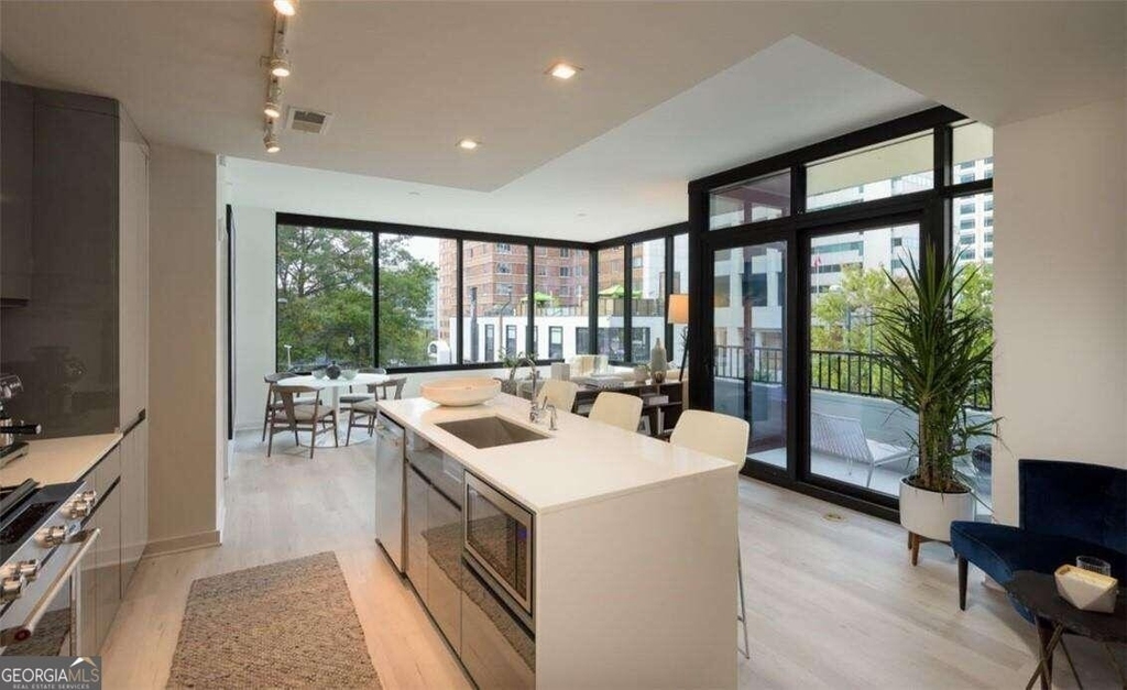 693 Peachtree Street Ne - Photo 2