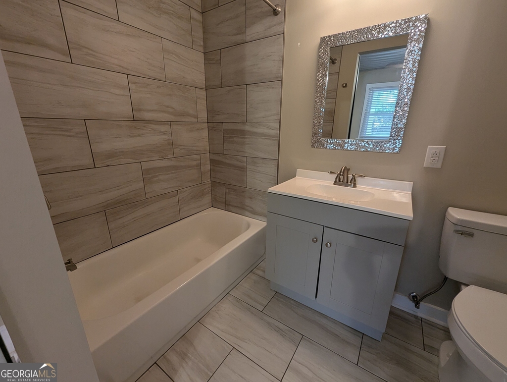 323 The Plaza - Photo 4