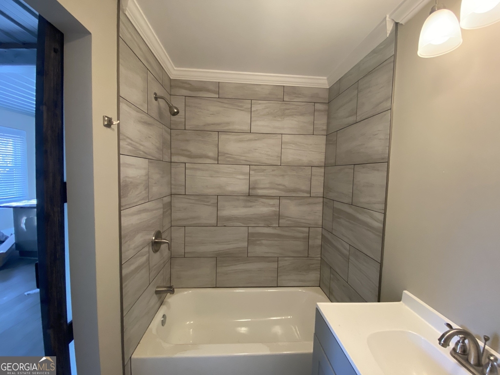 323 The Plaza - Photo 5