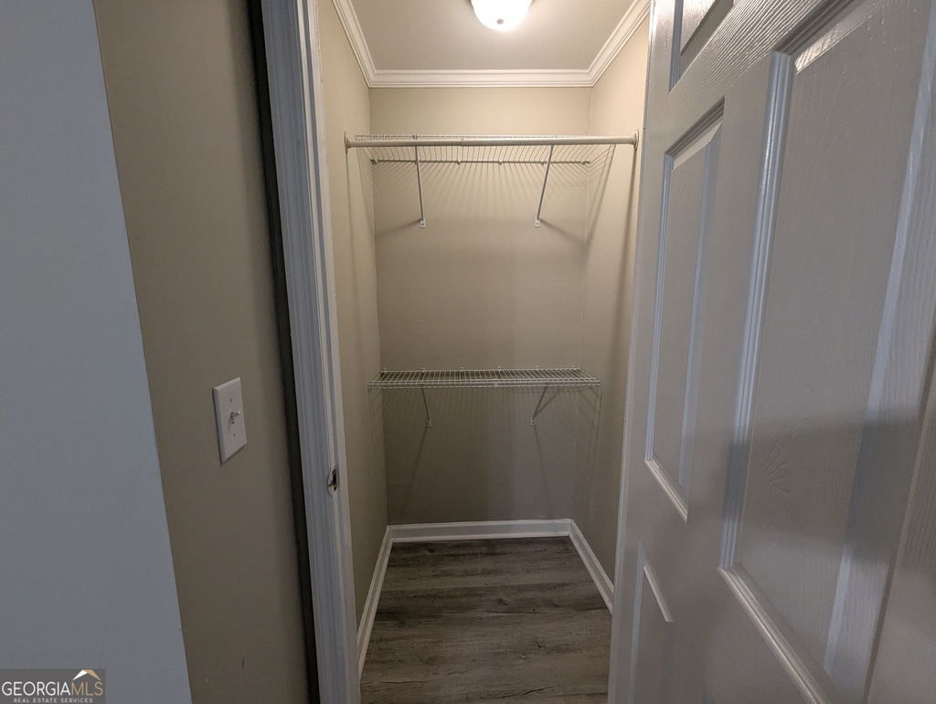 323 The Plaza - Photo 6