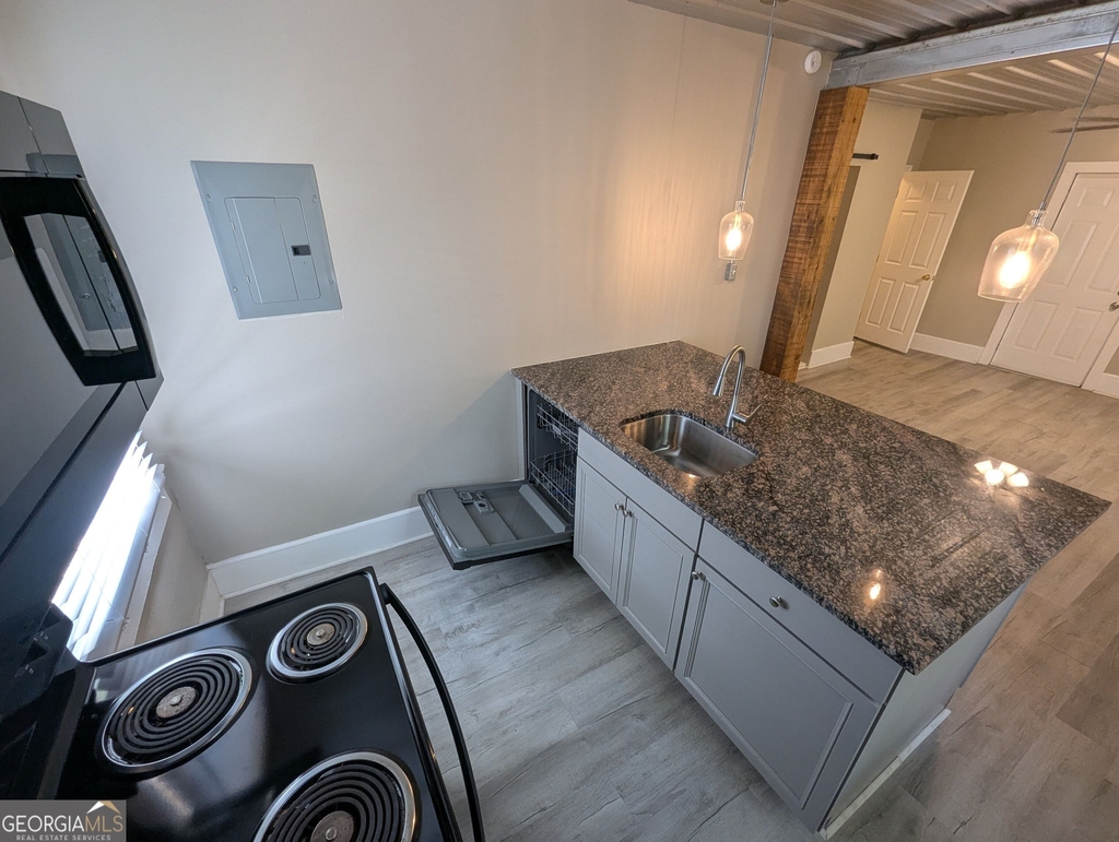 323 The Plaza - Photo 3