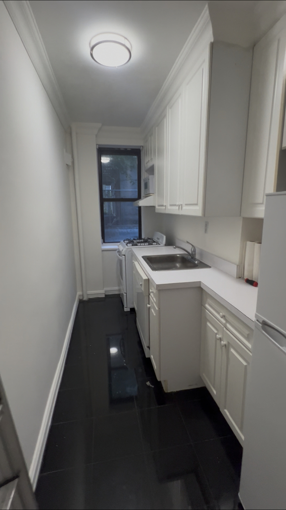  York Avenue Upper East - Photo 3
