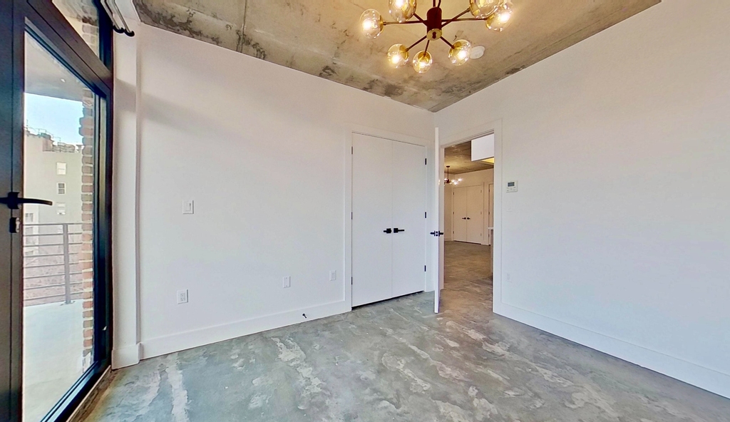 27 Montrose Avenue - Photo 6
