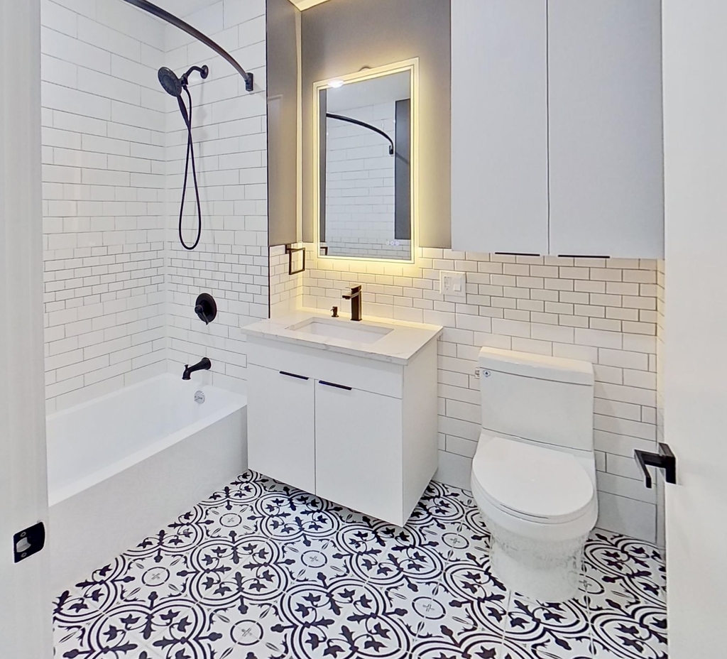27 Montrose Avenue - Photo 4