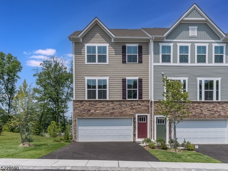 31 Force Dr - Photo 0