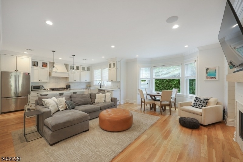 321 Elm Street, Unit A - Photo 9