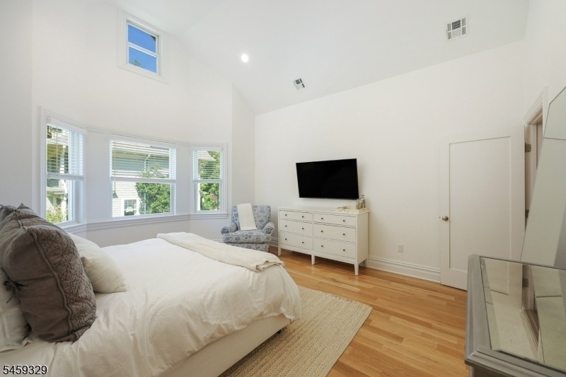 321 Elm Street, Unit A - Photo 18