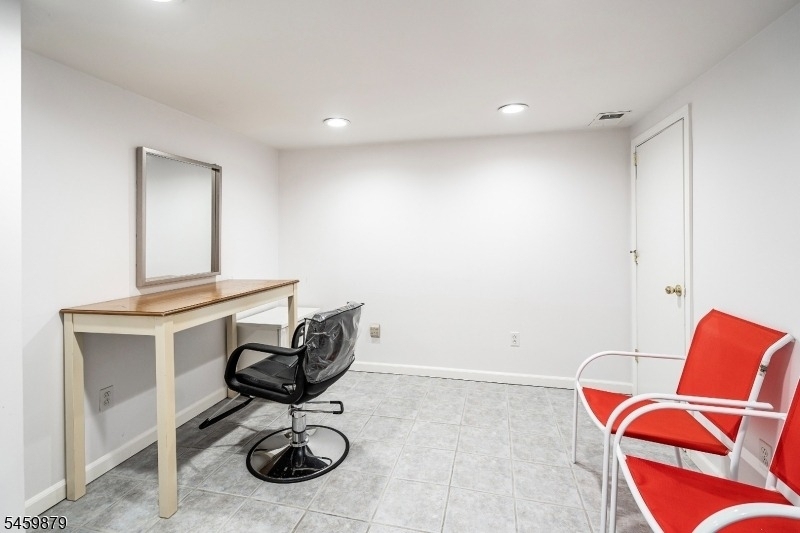 1601 Raritan Rd - Photo 17