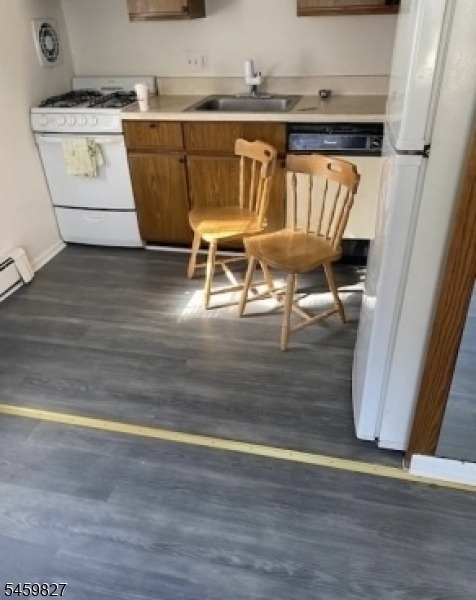 48 Elm St - Photo 3