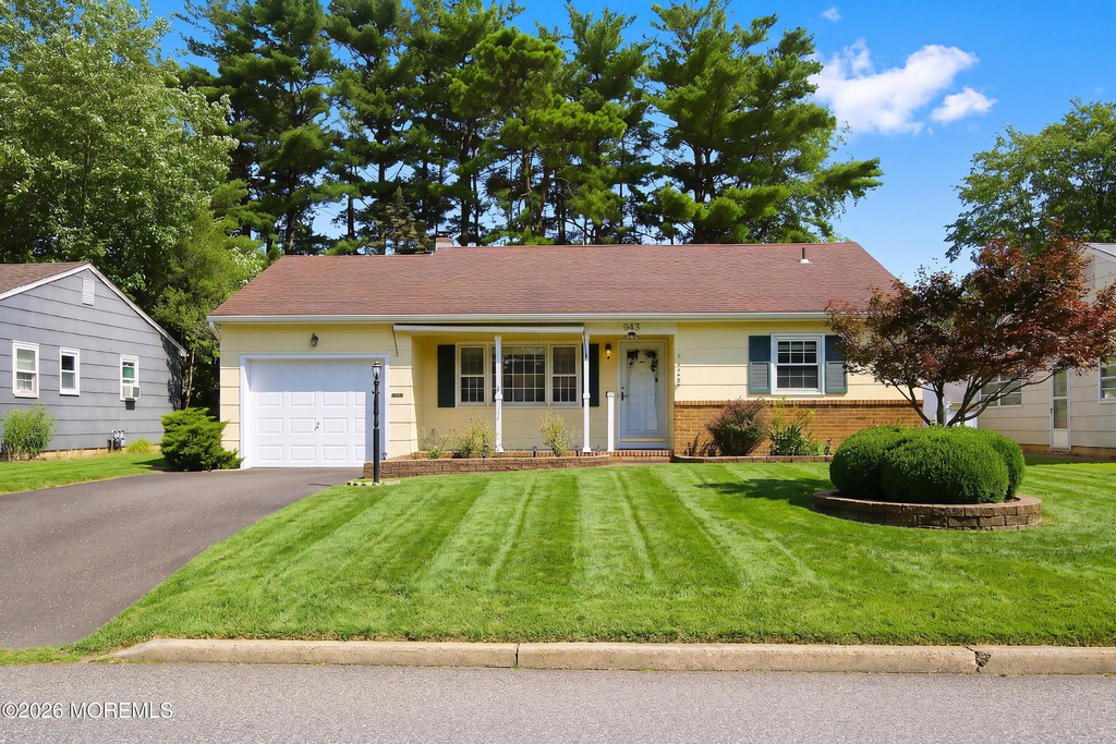 943 N Edgebrook Drive N - Photo 1