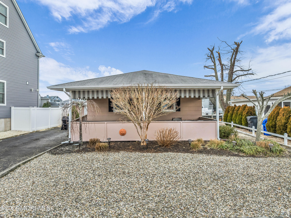 126 Royal Drive - Photo 1