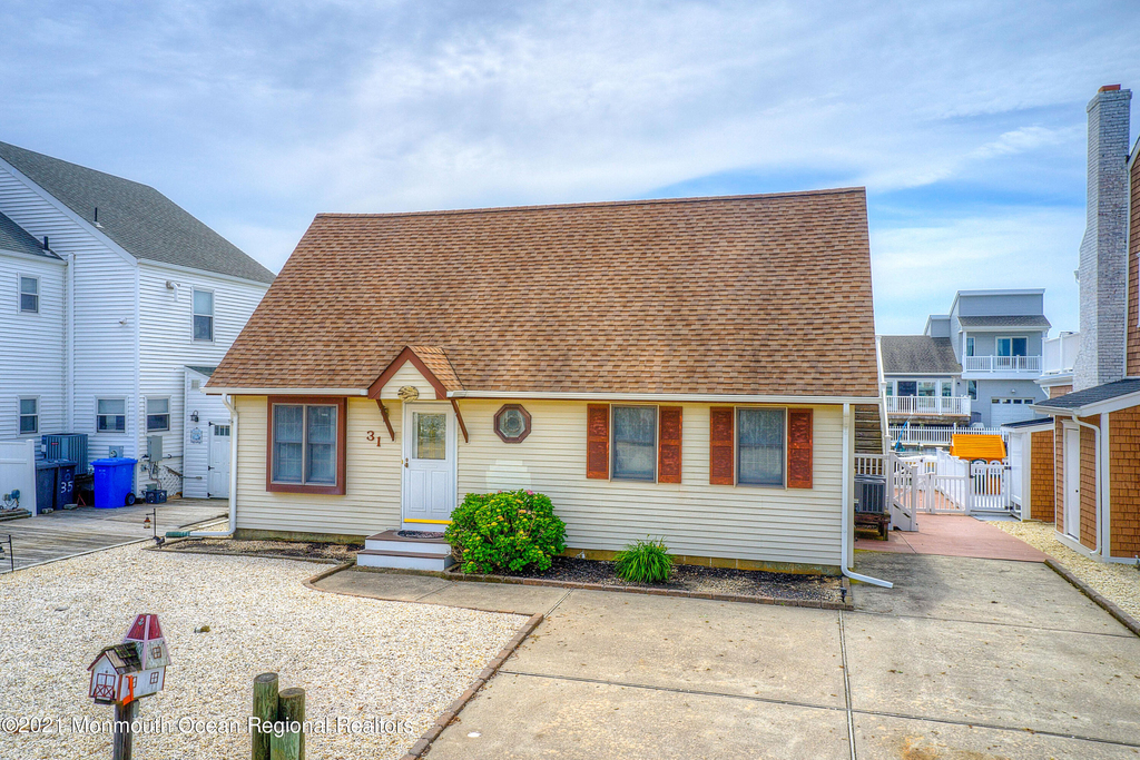 31 Peggy Lane - Photo 1