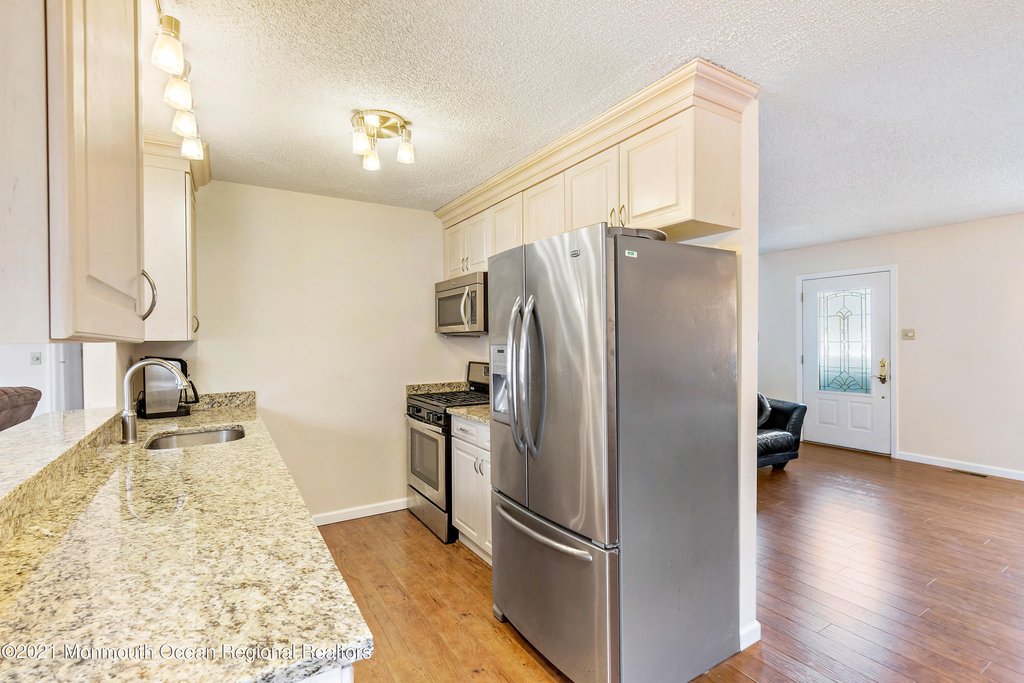 31 Peggy Lane - Photo 5