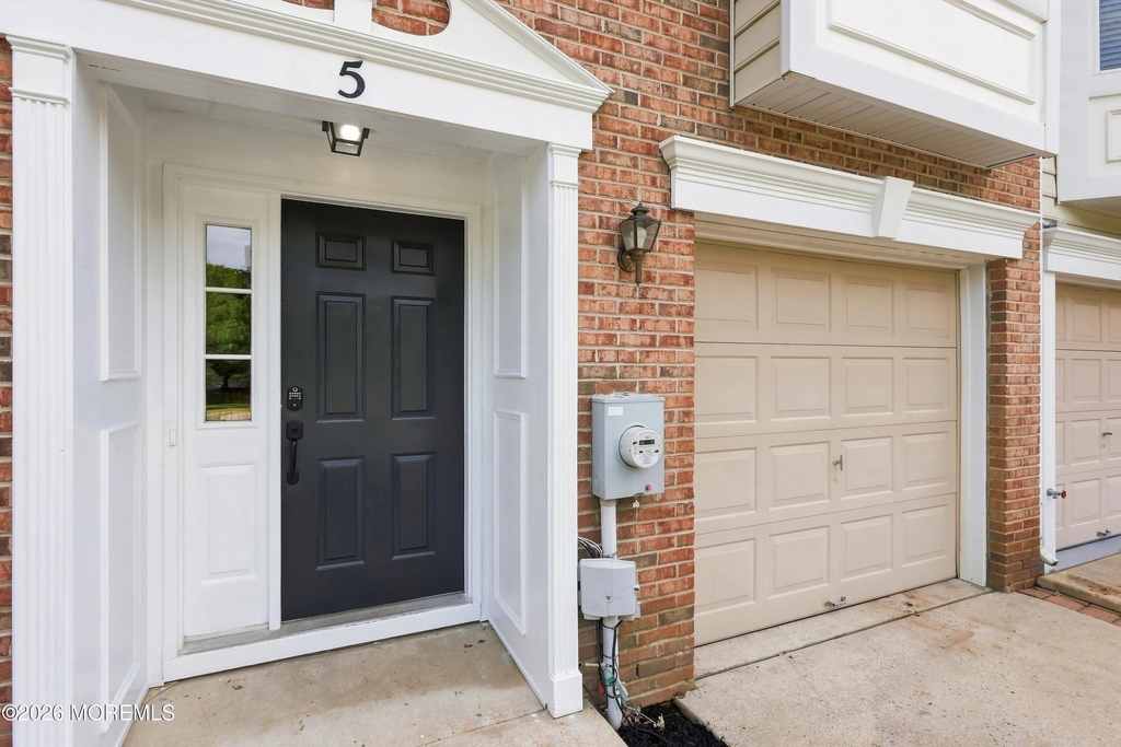 5 Alexandra Court - Photo 1