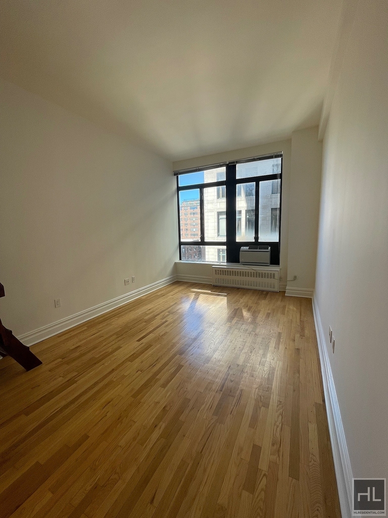 Astor Place - Photo 1
