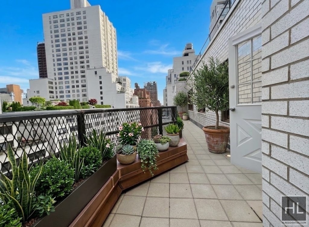 East 63 Street - Photo 0
