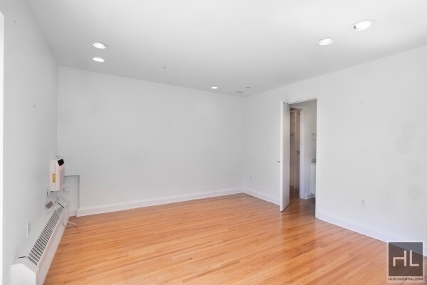 6th Avenue - Photo 4