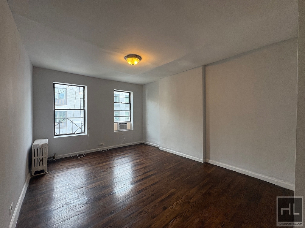 East 4 Street - Photo 1
