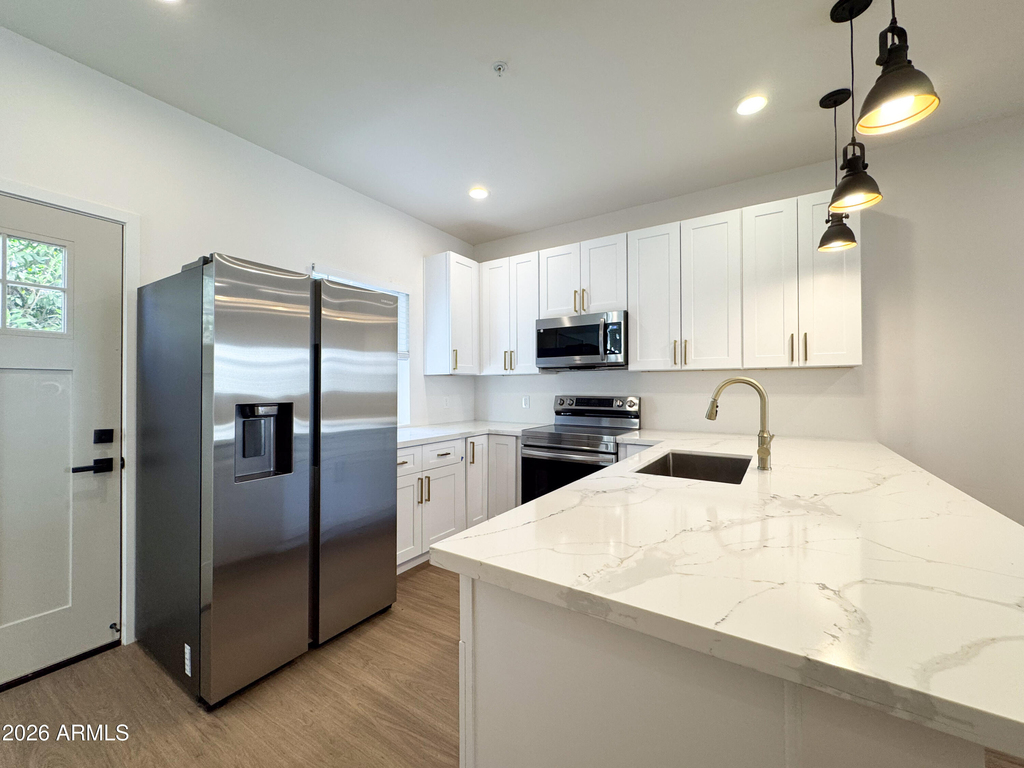 185 Sugarloaf Street - Photo 0