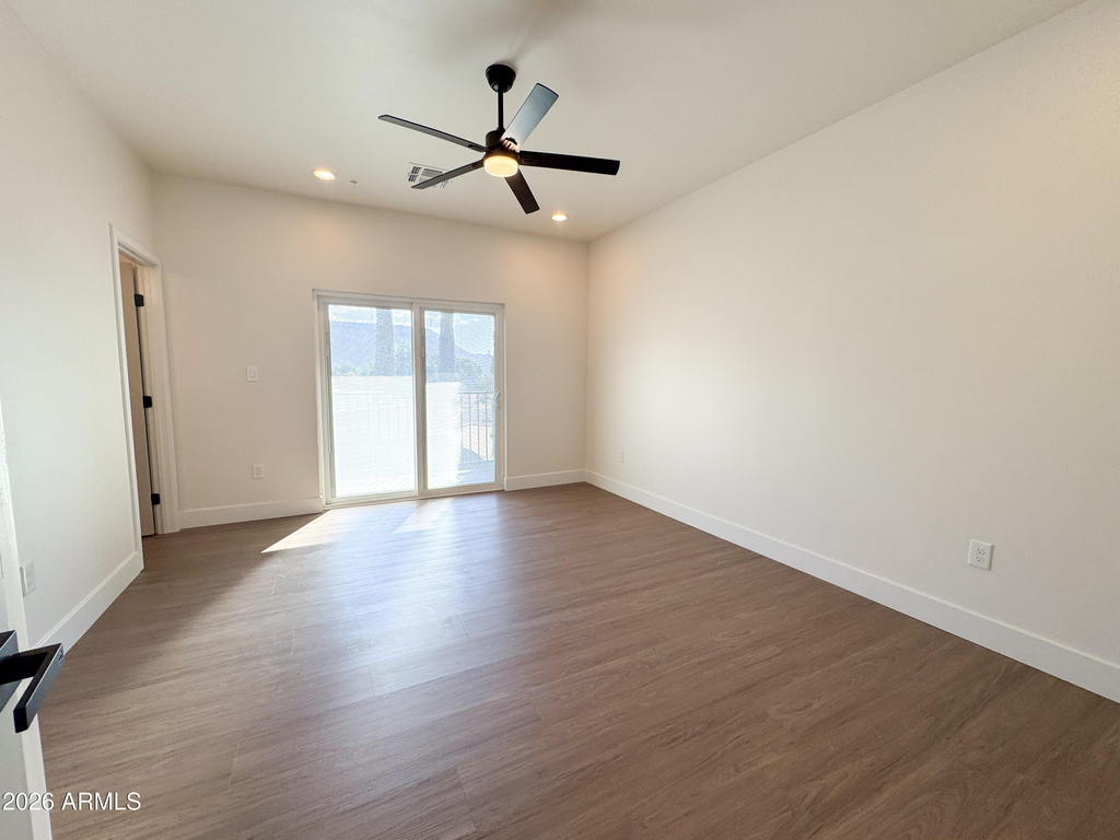 185 Sugarloaf Street - Photo 3