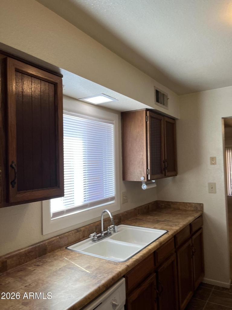 507 E Colgate Drive - Photo 4