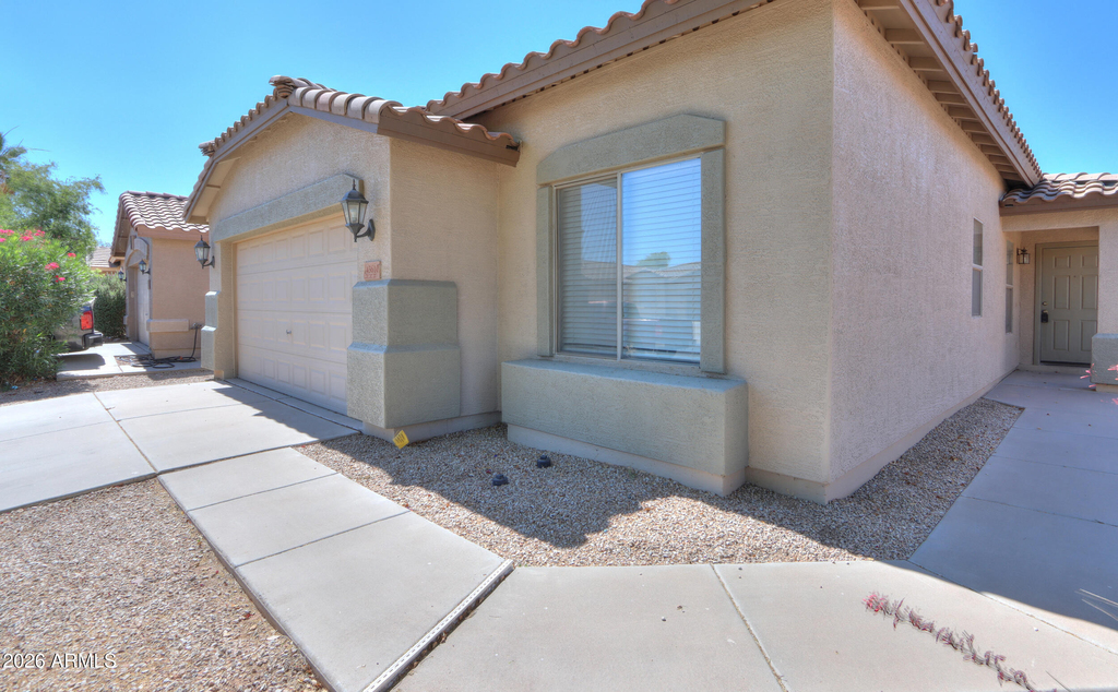 43610 W Bedford Drive - Photo 2