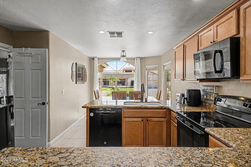 16220 N 62nd Lane - Photo 6