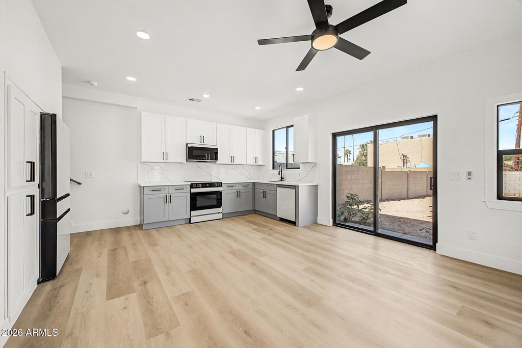 920 E Pasadena Avenue - Photo 10