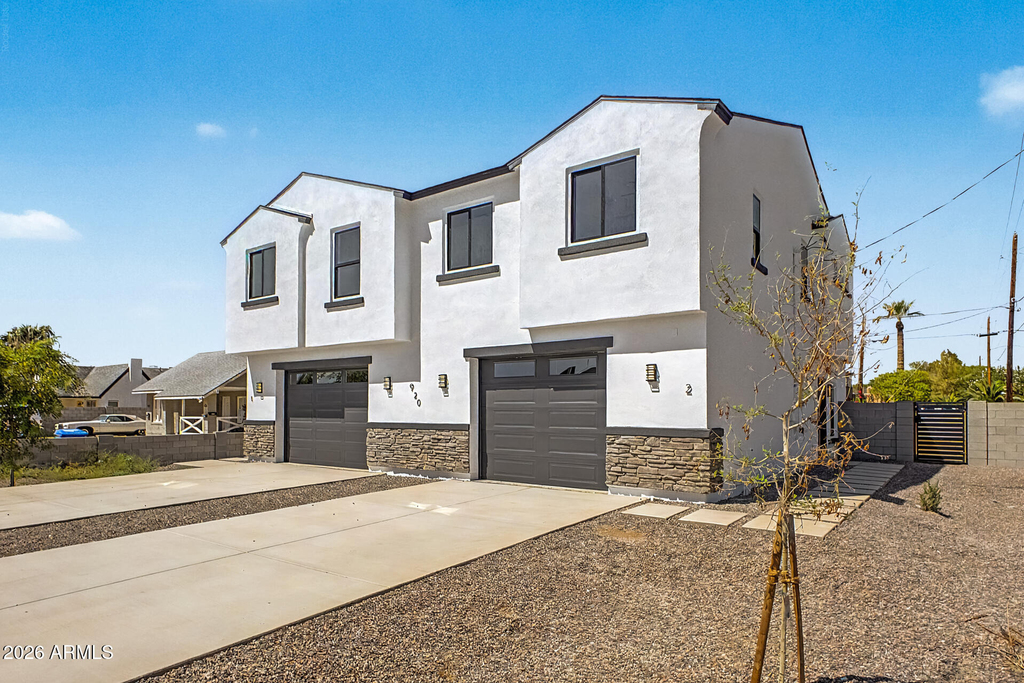 920 E Pasadena Avenue - Photo 0