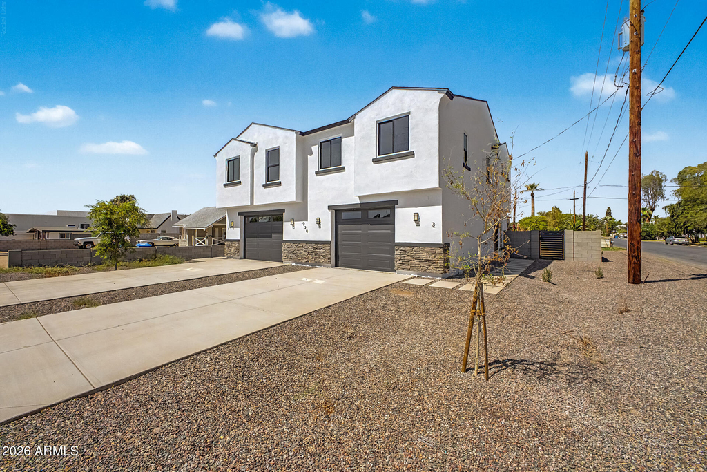 920 E Pasadena Avenue - Photo 1