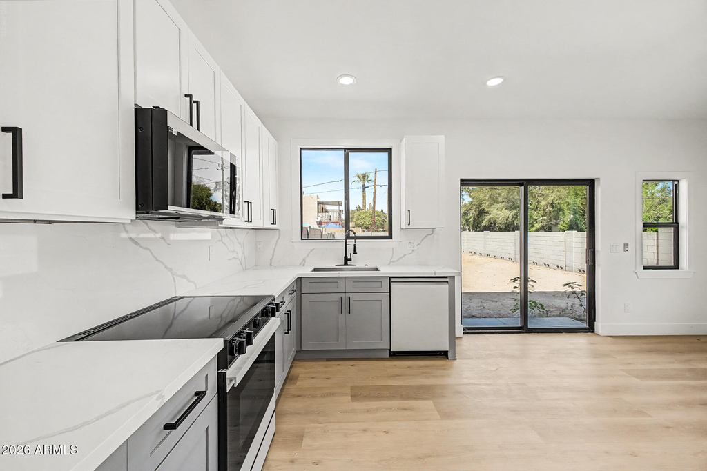 920 E Pasadena Avenue - Photo 9
