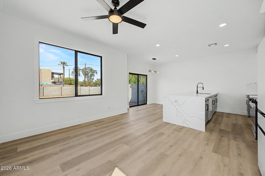 920 E Pasadena Avenue - Photo 6