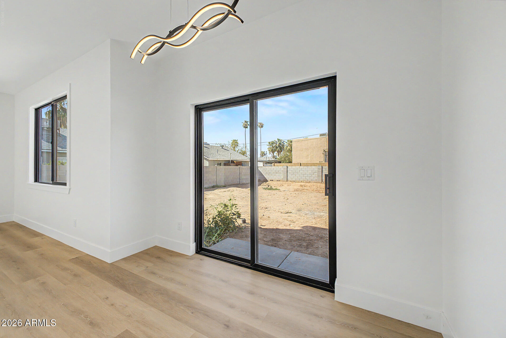 920 E Pasadena Avenue - Photo 9