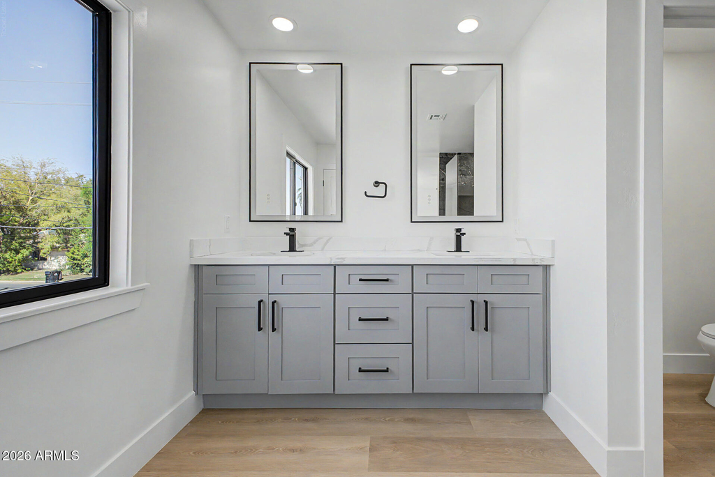 920 E Pasadena Avenue - Photo 19