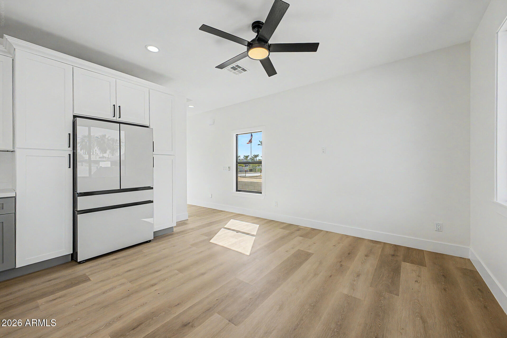 920 E Pasadena Avenue - Photo 8