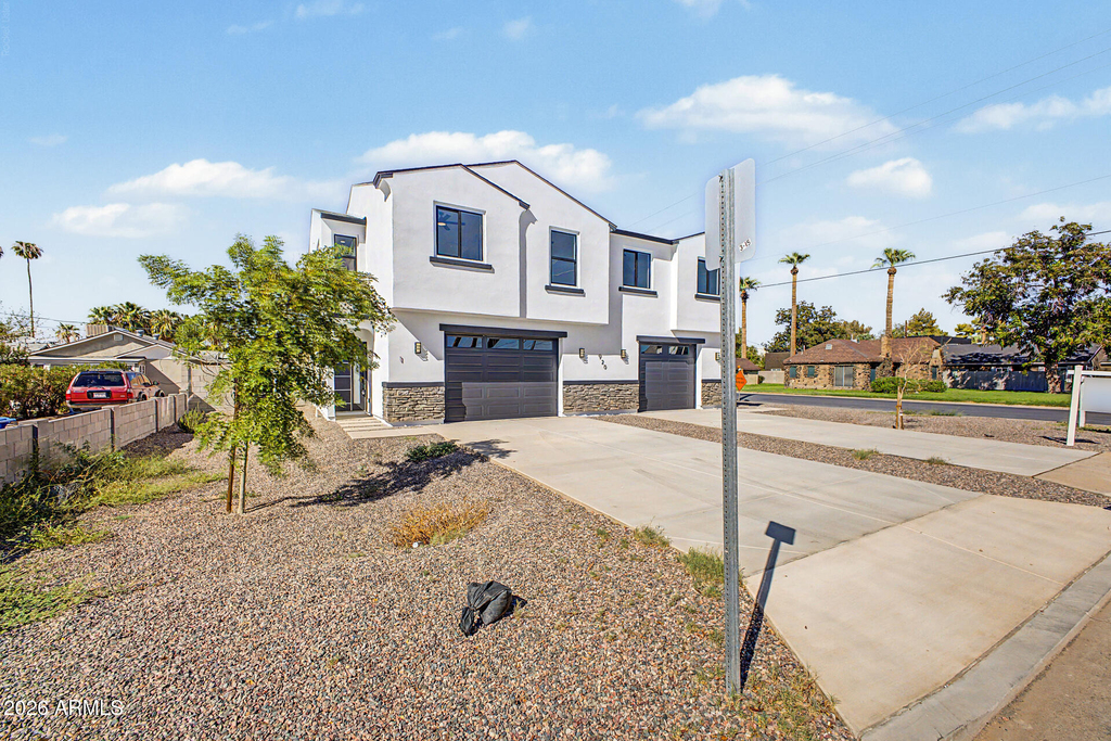 920 E Pasadena Avenue - Photo 1