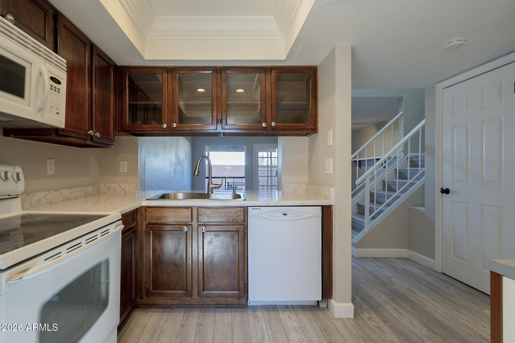 815 E Grovers Avenue - Photo 5