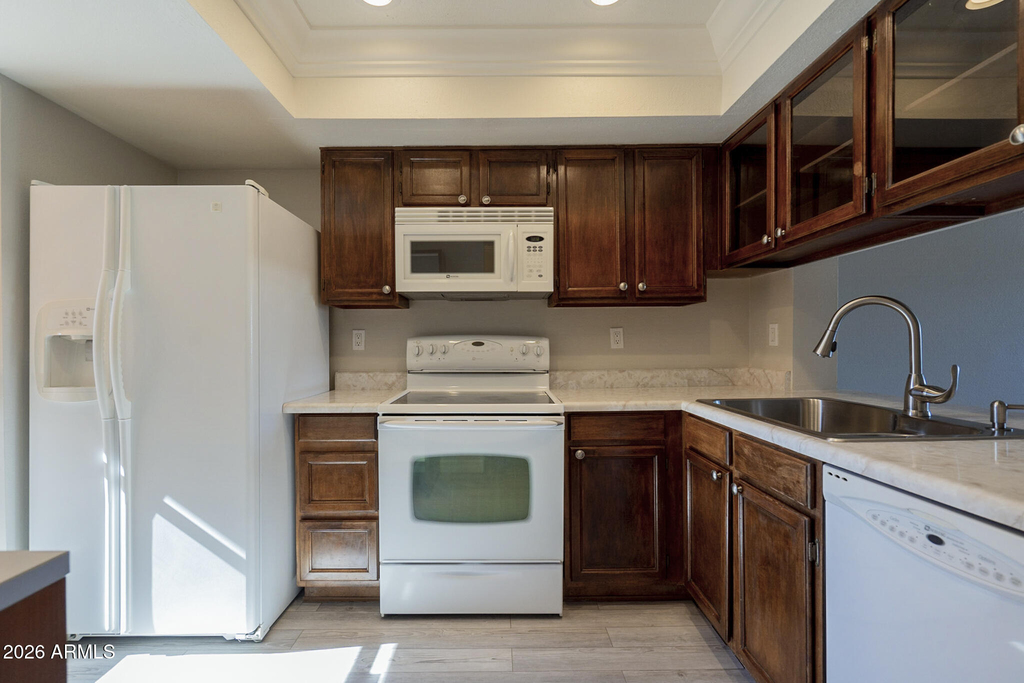 815 E Grovers Avenue - Photo 4