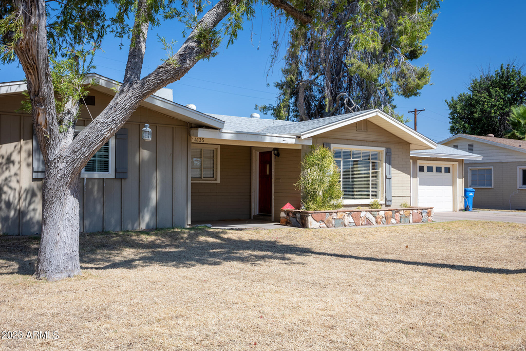 4135 N 35th Way - Photo 0