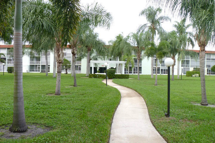 3300 Springdale Boulevard - Photo 8