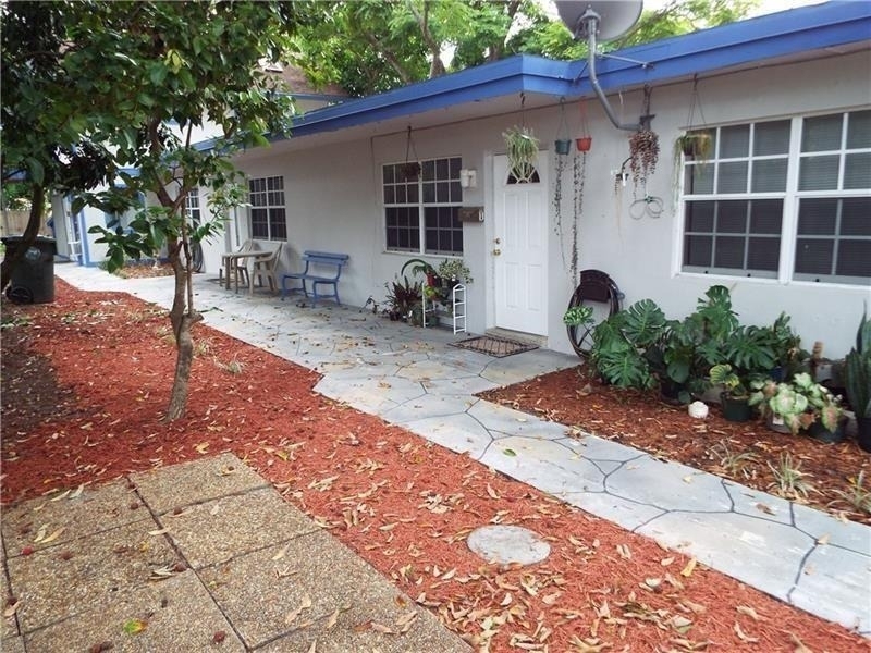 898 Ne 39th Street - Photo 0