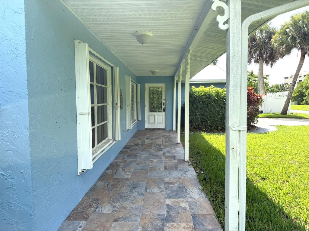 1916 Coconut Drive - Photo 2