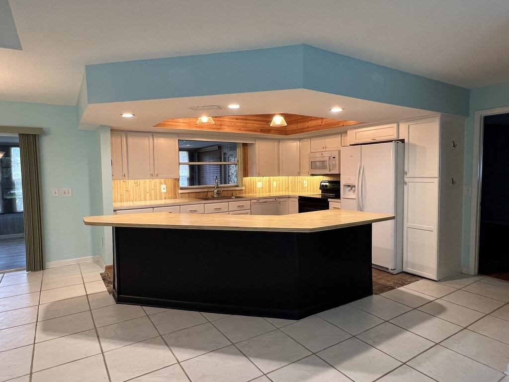 1916 Coconut Drive - Photo 7
