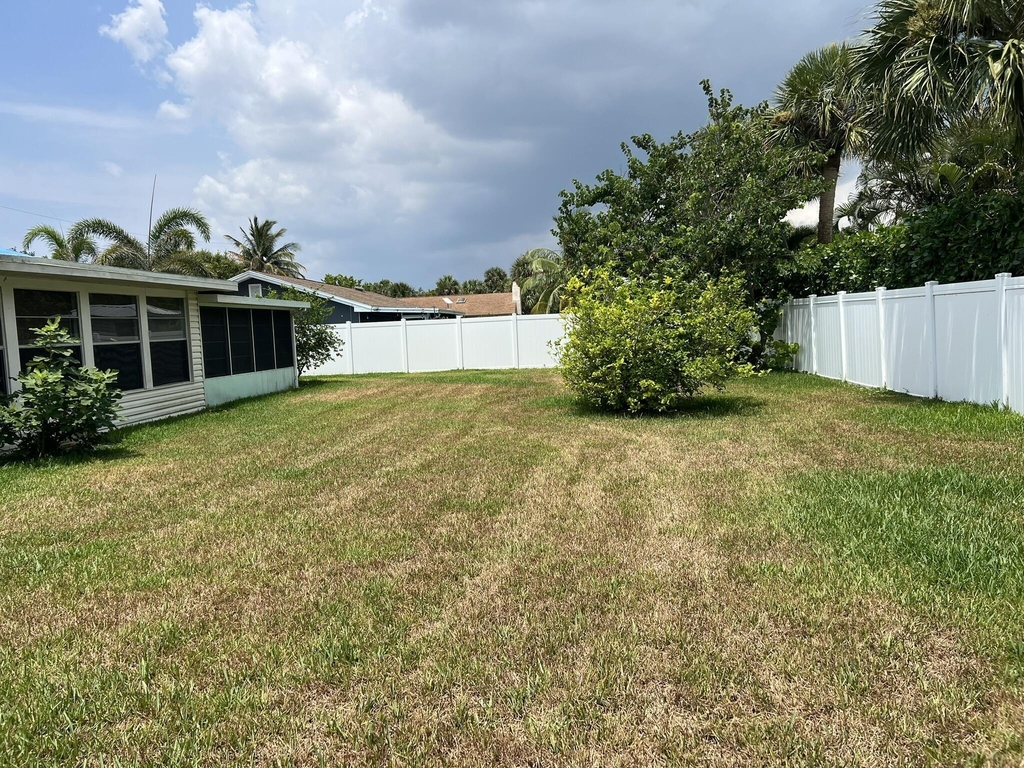 1916 Coconut Drive - Photo 23